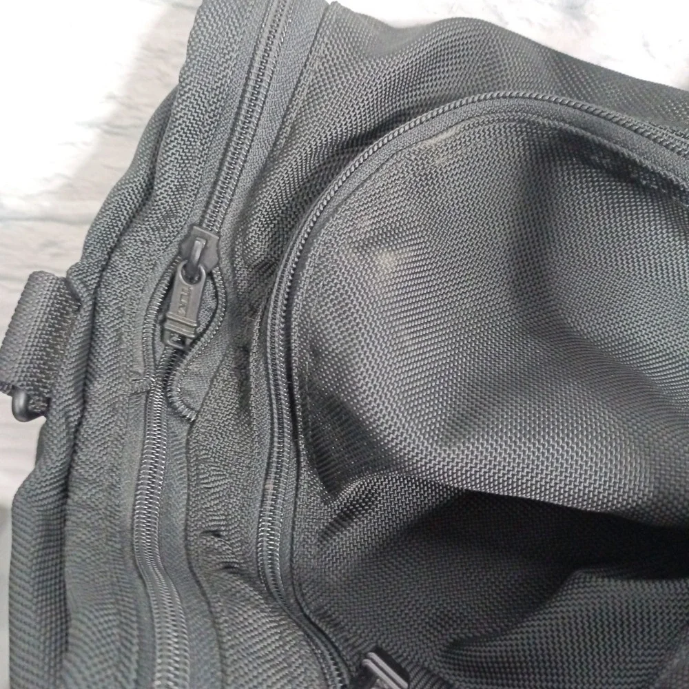 Tumi 269D3 Black Ballistic Nylon Expandable Duffel Travel Bag Weekender Luggage